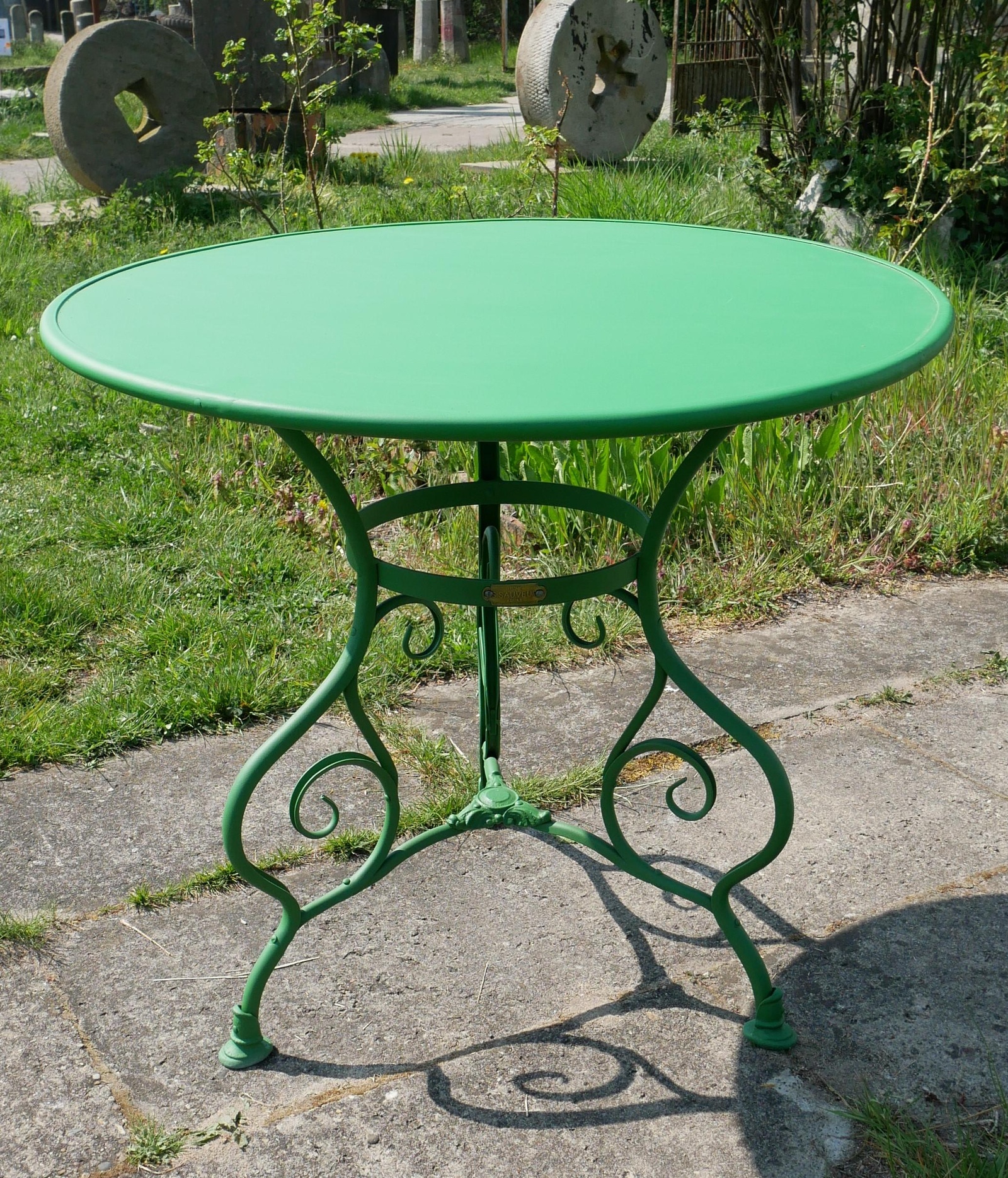 Französischer Gartentisch, rund grün Historische Bauelemente