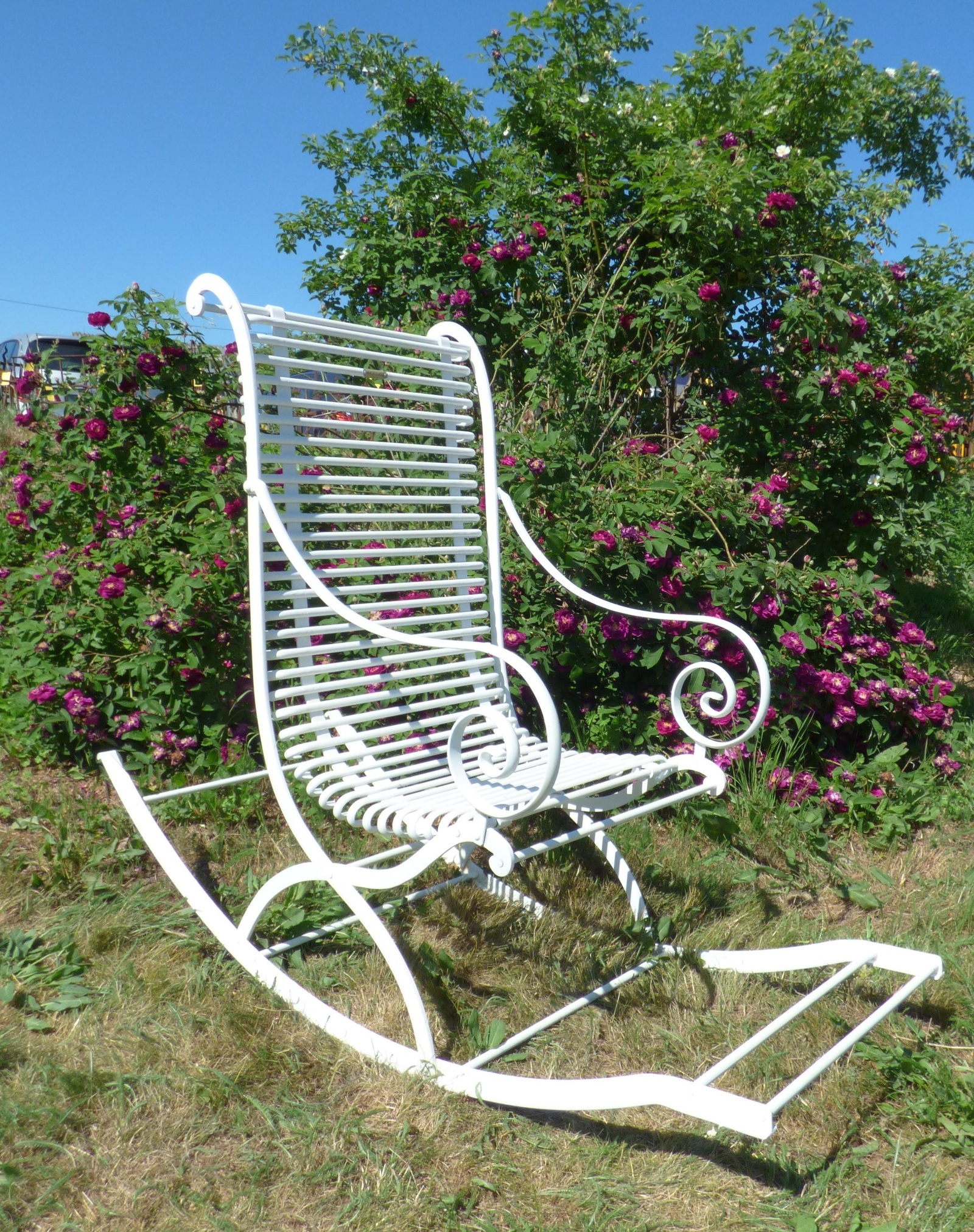 Französischer Schaukelstuhl für den Garten Weiß Historische