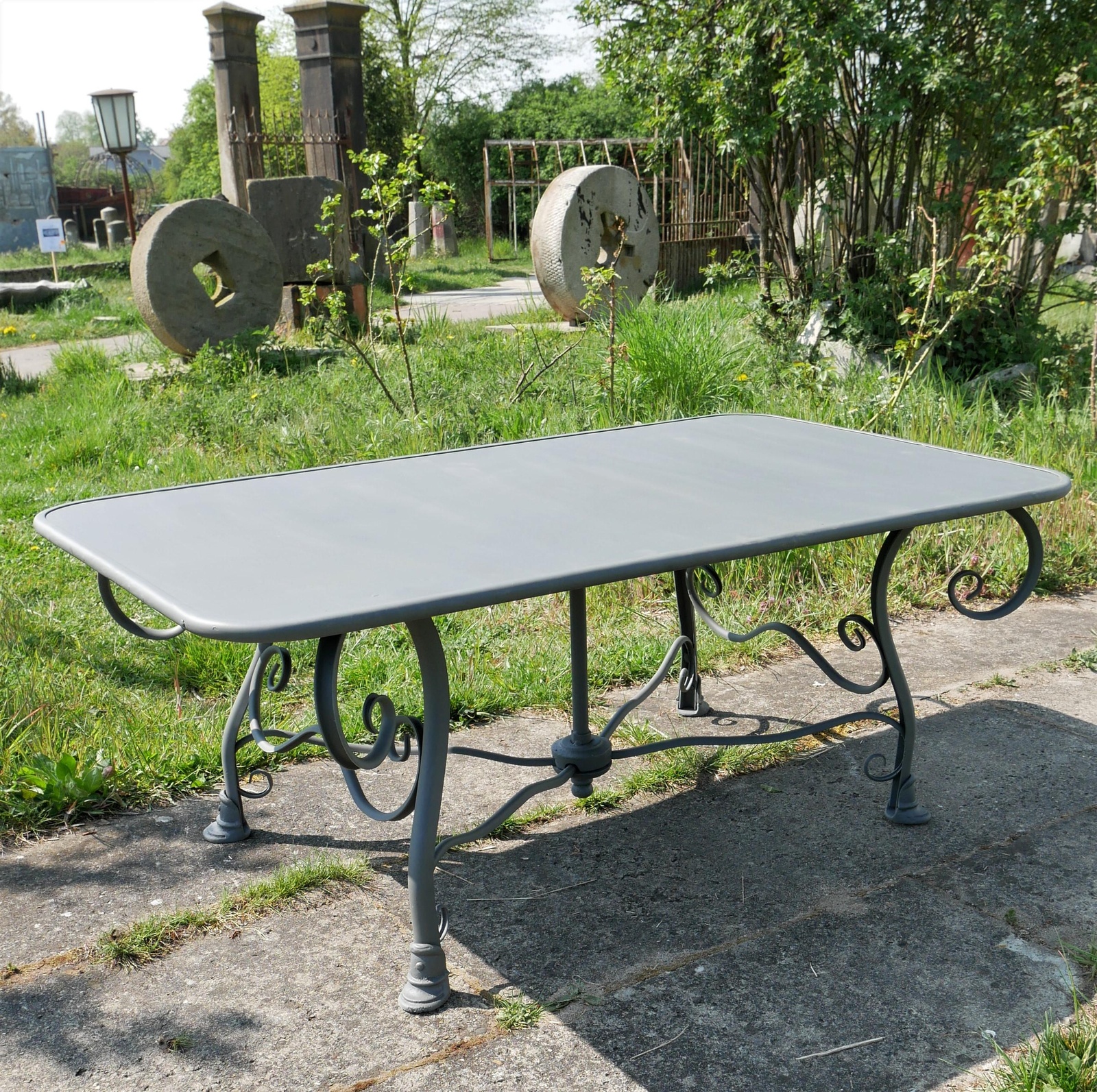 Französischer Garten Loungetisch antikgrau Historische