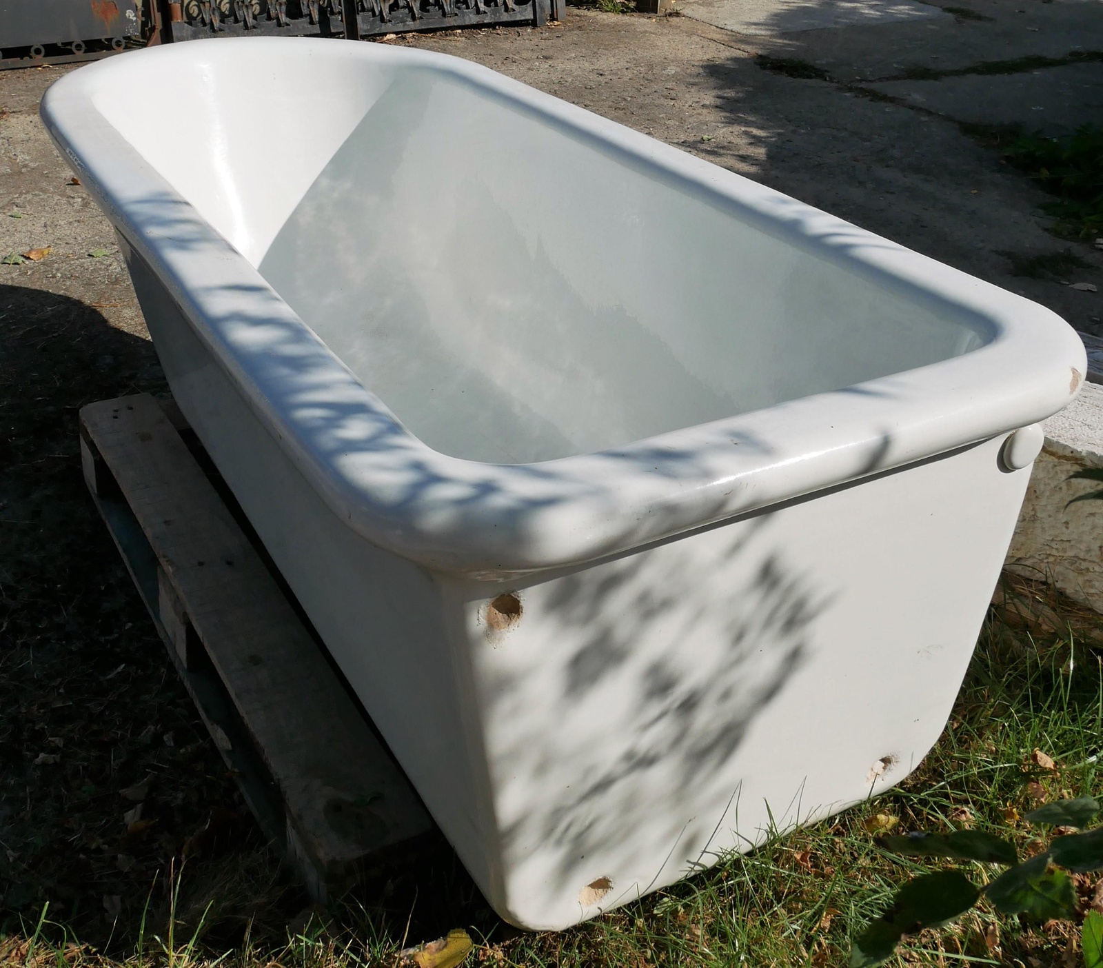Englische Badewanne im schlichten Jugendstil | Historische ...