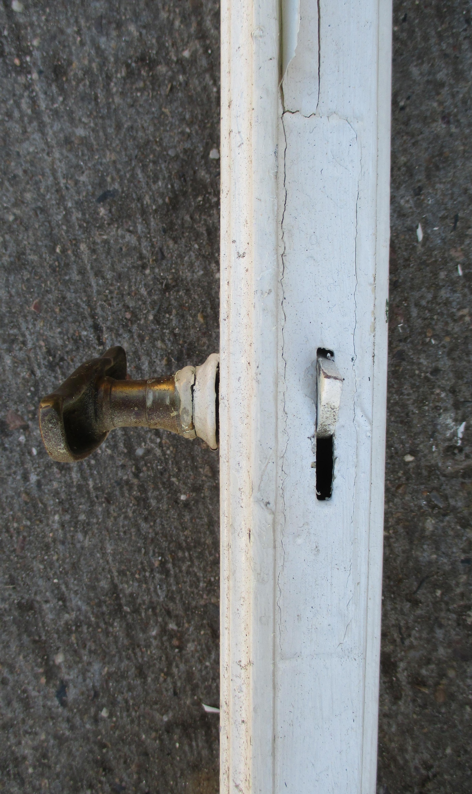 Fensteroliven / Fenstergriff mit Vorreiber Historische