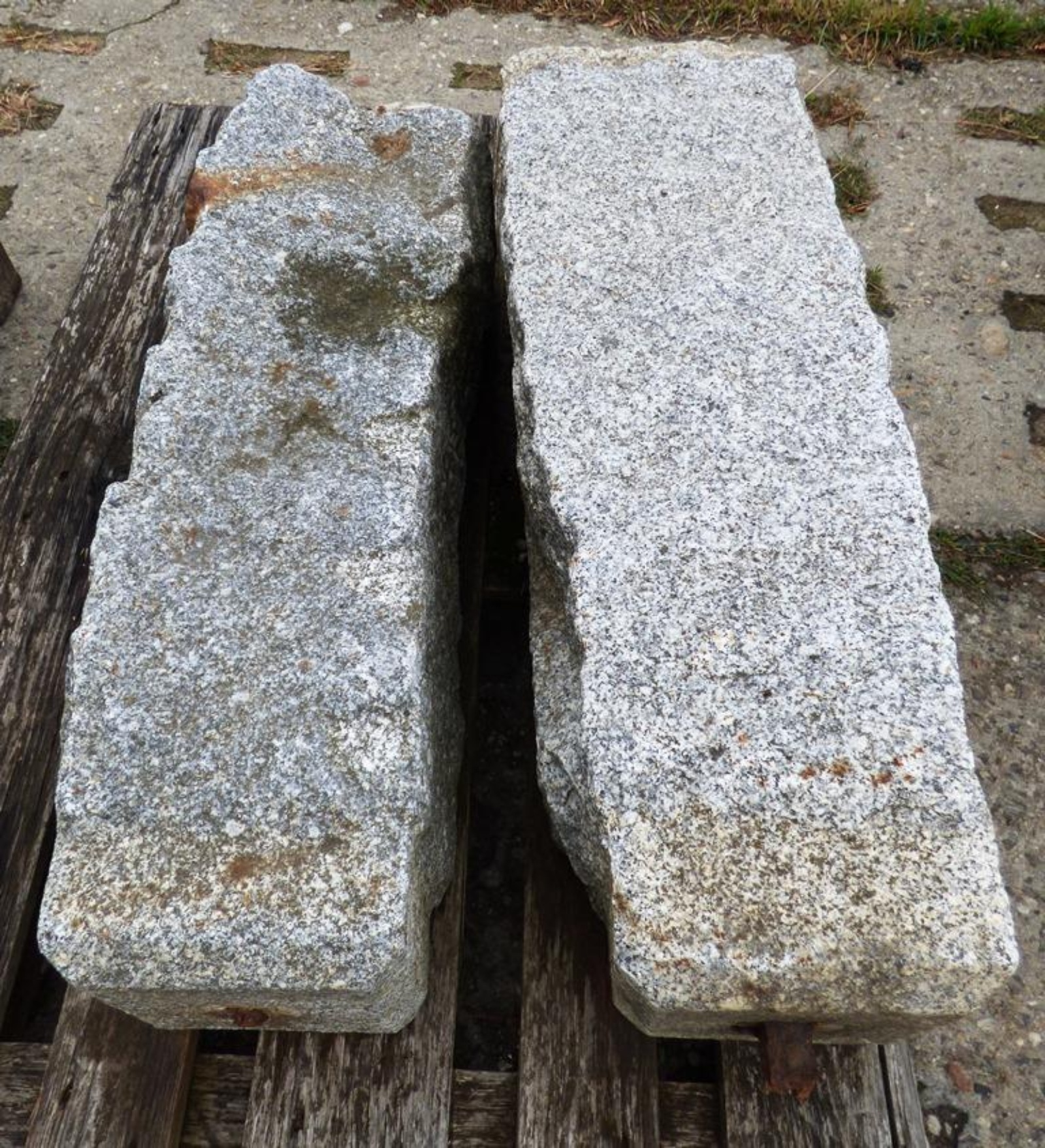 Grenzstein Granit Historische Bauelemente Jetzt online bestellen!