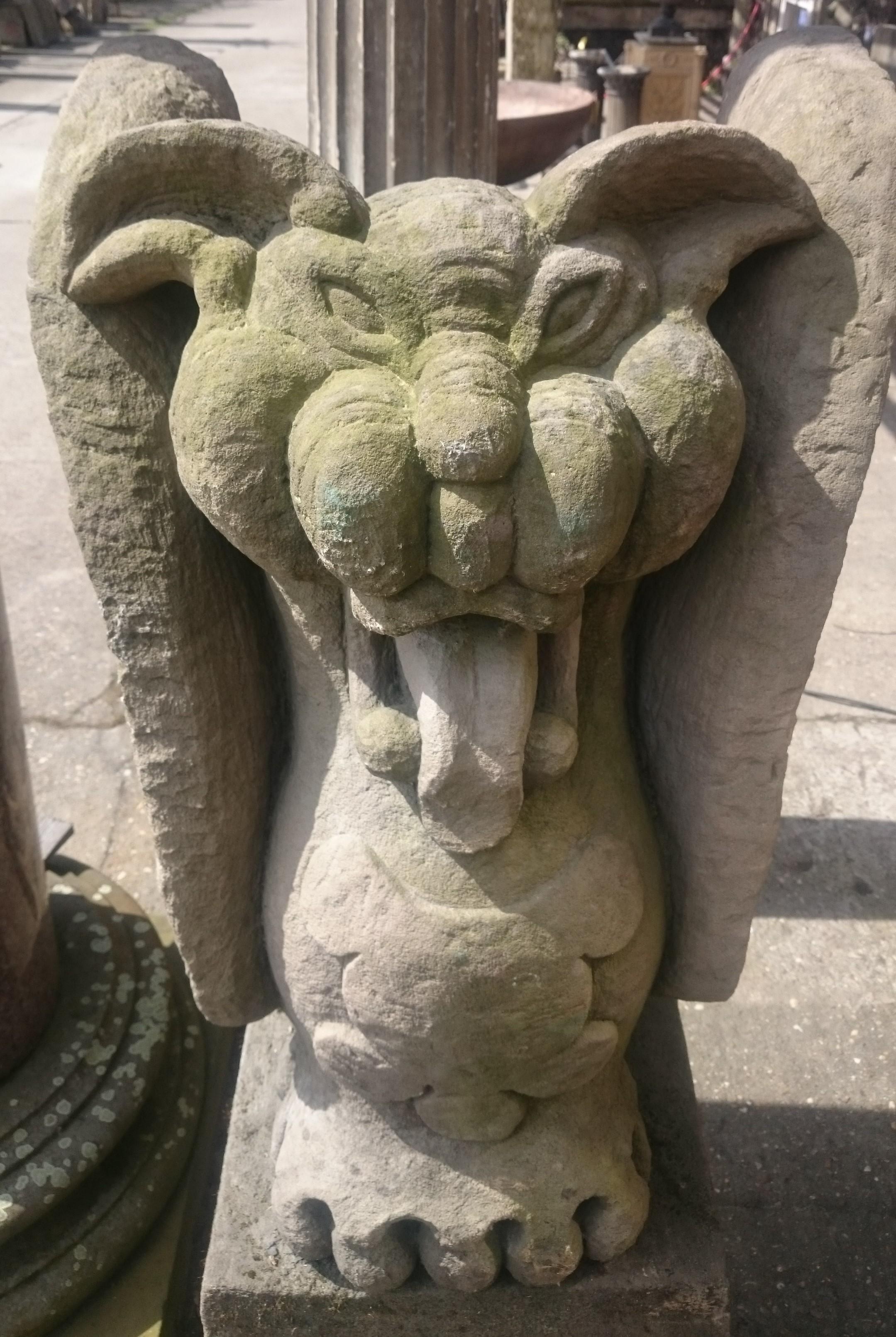 Sandsteinfigur Gargoyle groß Historische Bauelemente Jetzt online