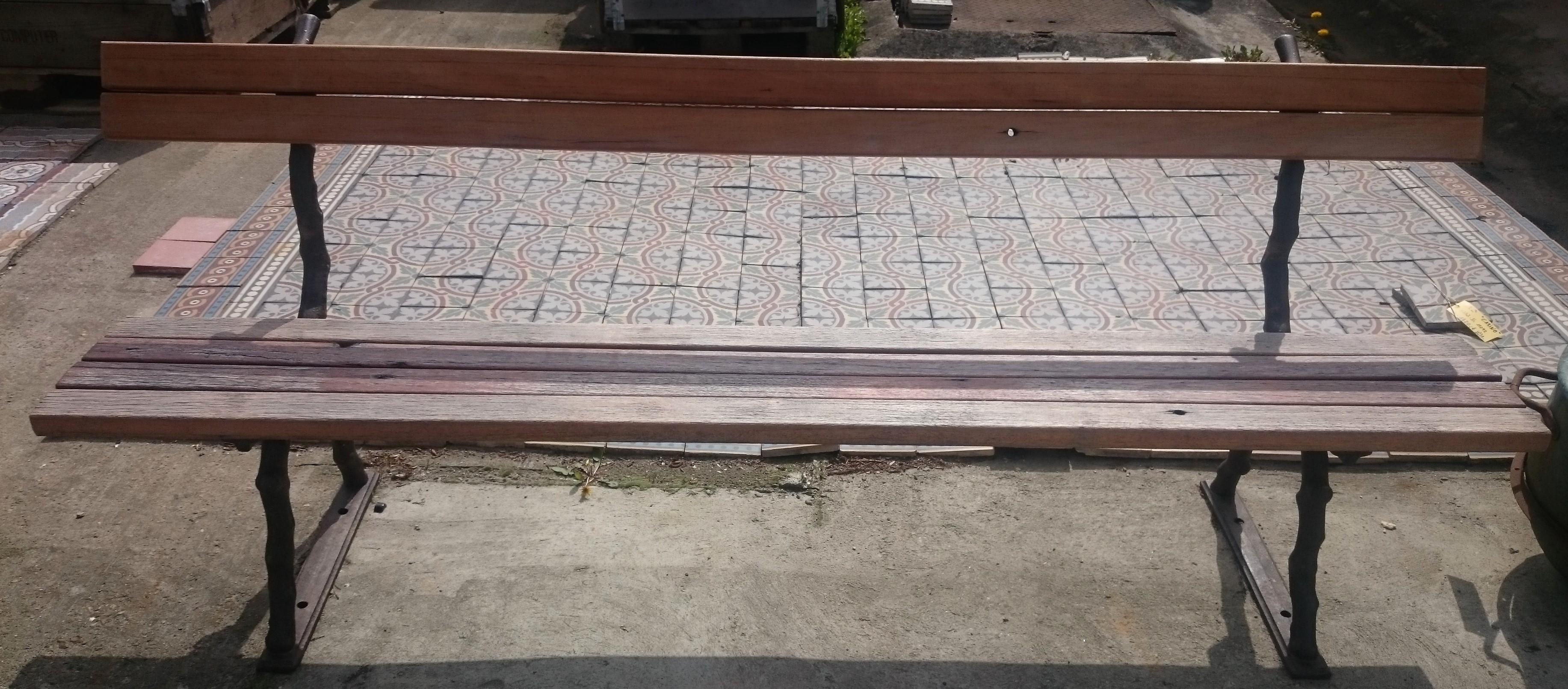 Gartenbank mit Gusseisenfüßen | Historische Bauelemente | Jetzt online