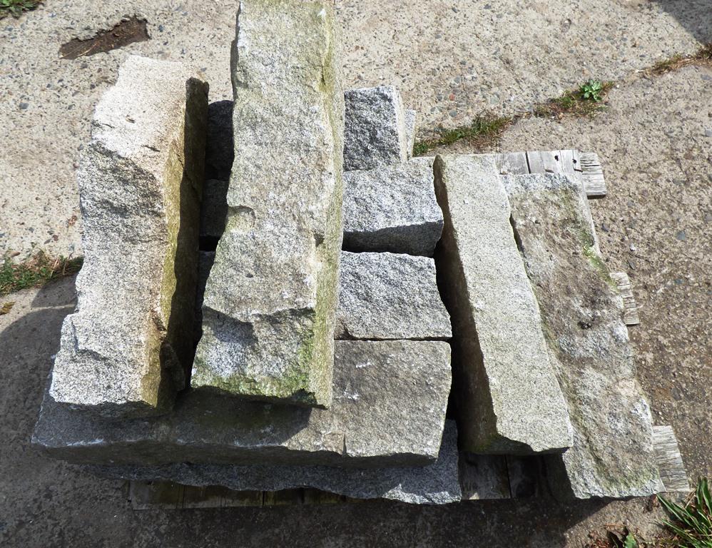 Kleiner Grenzstein Granit Historische Bauelemente Jetzt online
