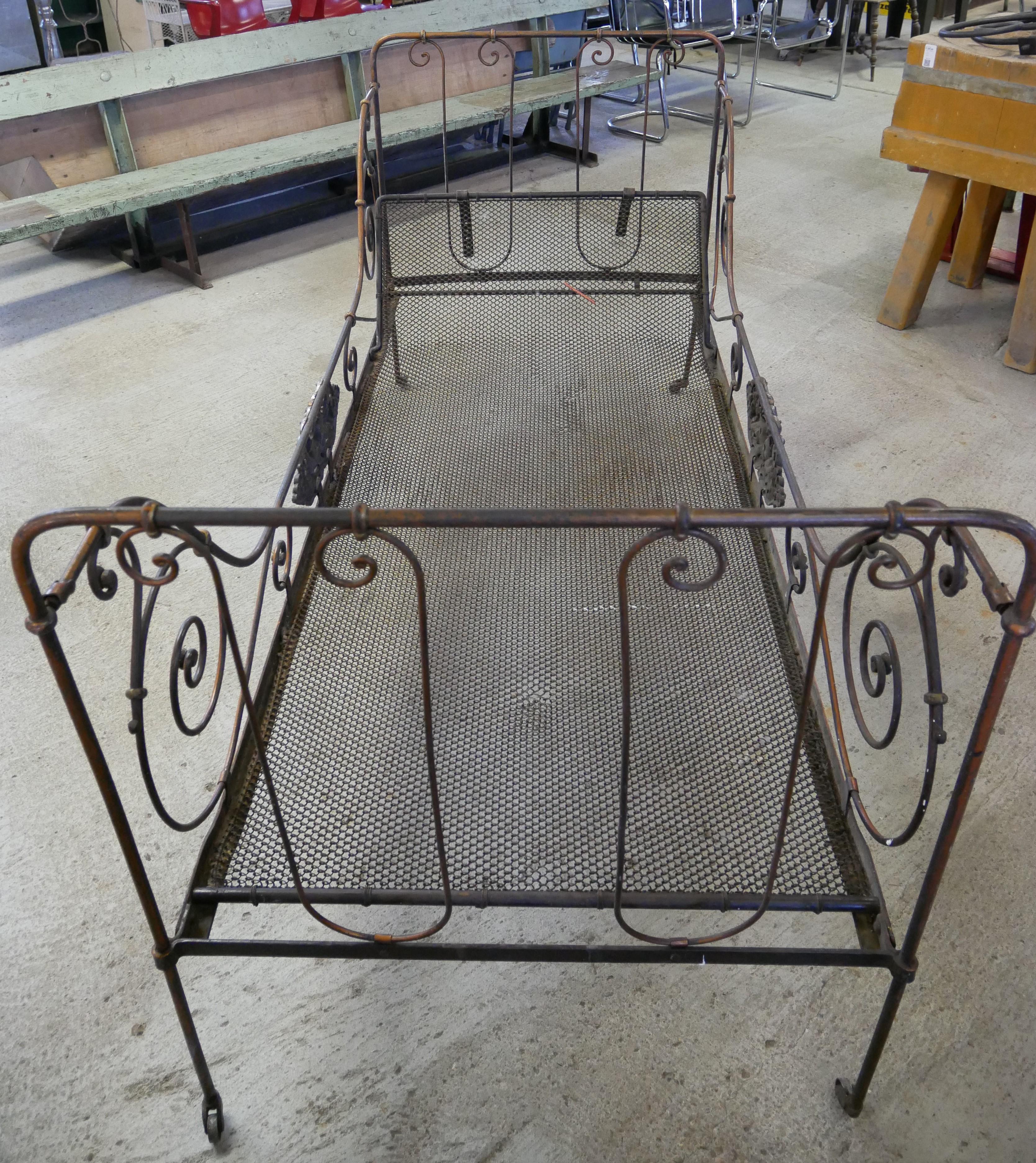 Daybed/ Gartenbett/ Metallbett Jugendstil Historische Bauelemente
